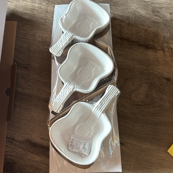 NWB Dolly Parton 4 piece guitar condiment set - Picture 4 of 5